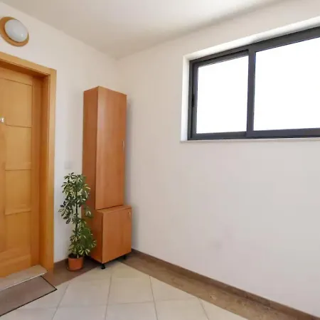 Lucky View Retreat Apartment *
